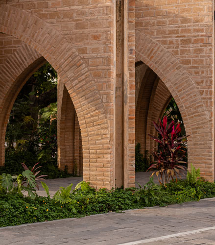 Tmagazine_CentralGardenArches